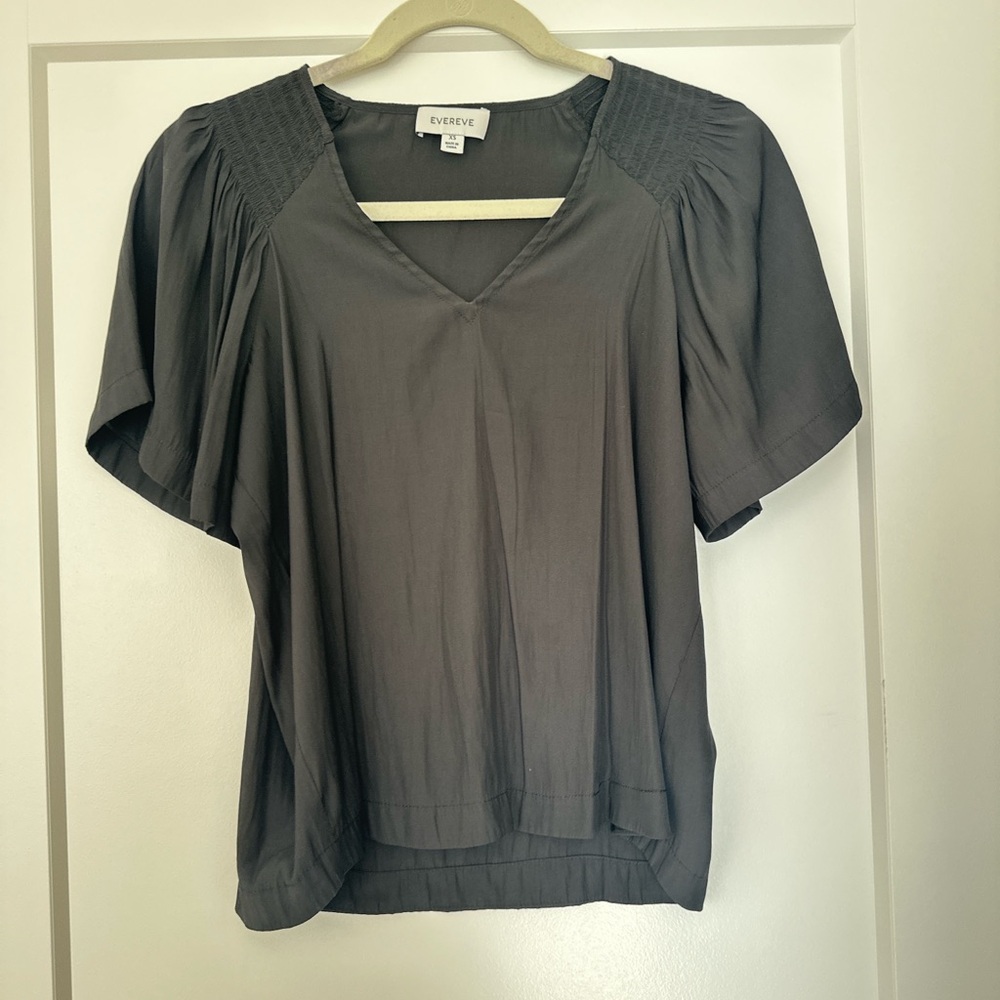 Evereve Black Short Sleeve V-Neck Blouse Relaxed Fit